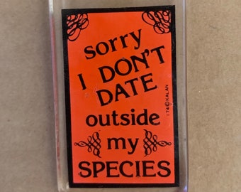 Vintage Humorous Keychain 1970&#39;s Dating &#39;Sorry I Don&#39;t Date Outside My Species&#39; 1974 Humor Kalan acrylic Red Black Korea club scene retro