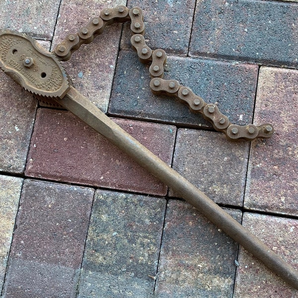 Antique tool Vulcan 31 forged USA Chain Wrench J H Williams Old Farm vintage USA Steampunk Industrial steel iron pipe vise fence post