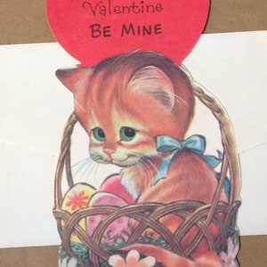 Fehler Valentinstagskarte vintage SEHR süßes Kätzchen im Korb mit bemalten Eiern Gras V746-3 You're Purr-fect Be Mine weird big eye ungewöhnlich