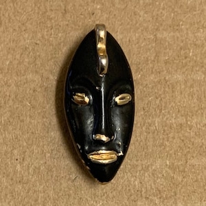 Unusual Swank African Mask tie pin tack vintage Africana Black Gold 1950&#39;s Men&#39;s jewelry Uganda Zulu Warrior Chief Ubangi Tribal Urban