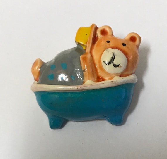 1980s Bear Bathtub PIN vintage hat lapel retro fr… - image 1