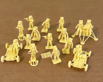 Airfix Space toy figures Complete play set vehicle 1/72 Astronaut spacemen vintage 1&quot; small scale mini 01741 retro plastic rover flyer model
