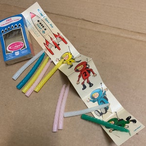 Bougies Capri en carton vintage rares perforées Spaceman Rocket Ship gratuit à l'achat, boîte de fête Space Boy, vaisseau spatial des années 1960