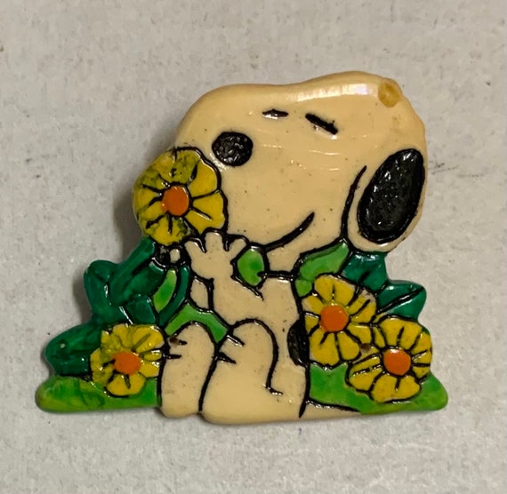 1970's scarce Snoopy PIN vintage brooch hard plas… - image 1