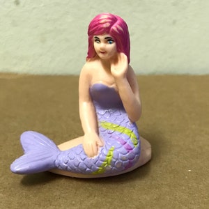 Soma Mermaid 1991 vinyl PVC figure 1 3/4 inch toy sitting vintage island beach violet purple pink hard to find