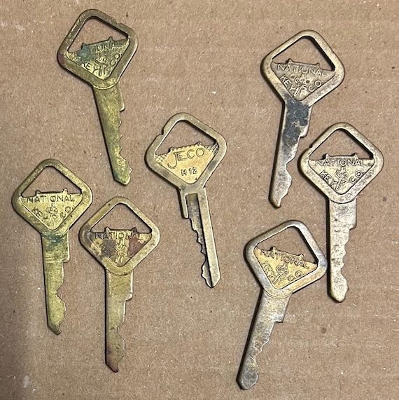 True Vintage Keys H12 Lot of 7 Classic Car Auto for Ford USA Art