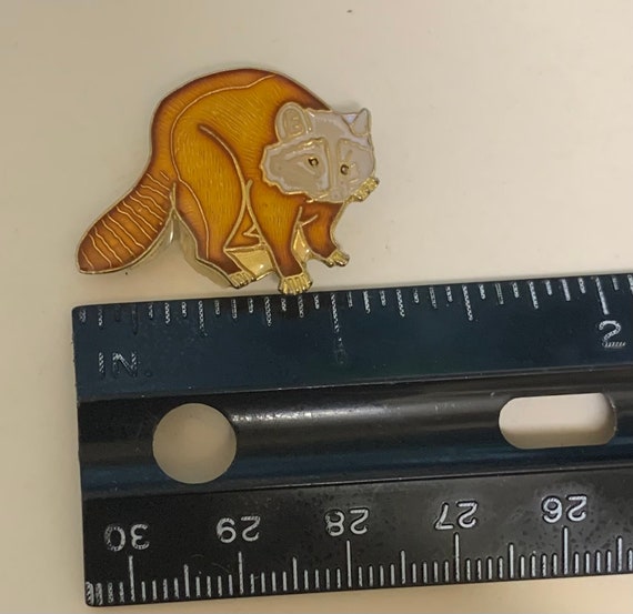 Épingle à Chapeau / Revers RACCOON – Ton Or – Faune – Ancienne