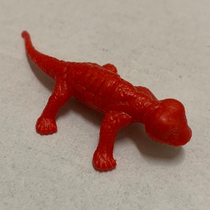 MPC Cynognathis Dinosauro rosso Vintage giocattolo di plastica figura anni &#39;60 preistorico First 1st Series set di gioco Therapsid possibile cereale Premium