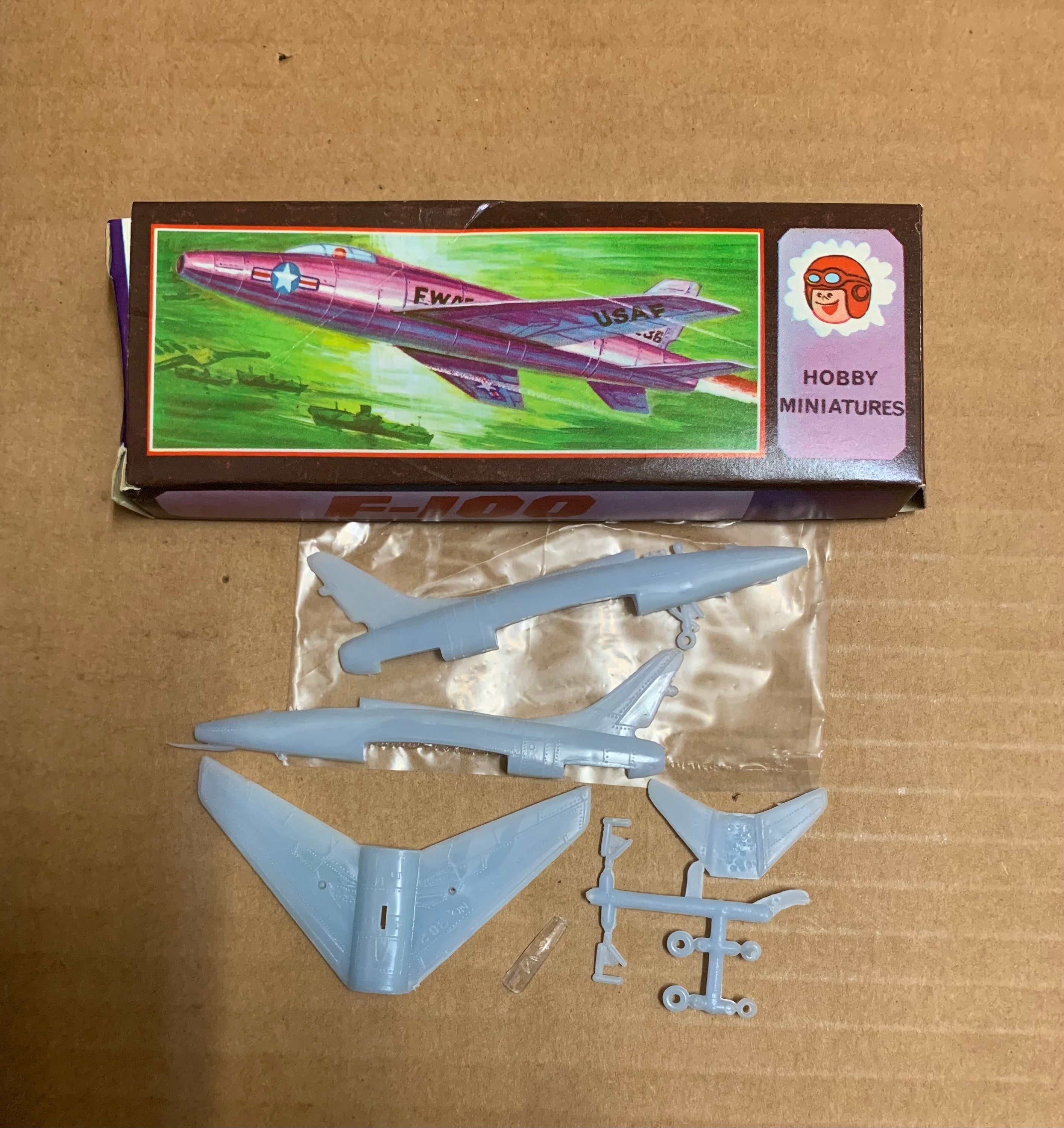 Hobby Miniatures Rare Plastic Mini Model Jet Plane Kit F-100 Hobby Miniatures Rare Plastic Mini Model Jet Plane Kit F-100