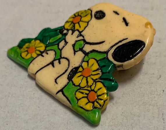 1970's scarce Snoopy PIN vintage brooch hard plas… - image 4