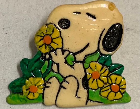 1970's scarce Snoopy PIN vintage brooch hard plas… - image 2