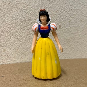 Snow White figure rare vintage vinyl plastic 2 3/8" toy character 1980's Disney possible knock off poseable unusual China play set part