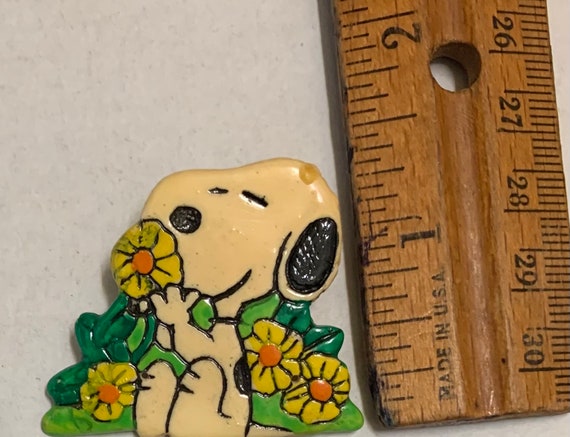 1970's scarce Snoopy PIN vintage brooch hard plas… - image 3