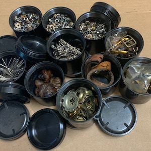 Plastica nero vaso lotto di 10 coperchi filettati pelle pelle materiali artigianali rivetti aghi custodia portabicchieri vintage coperchio