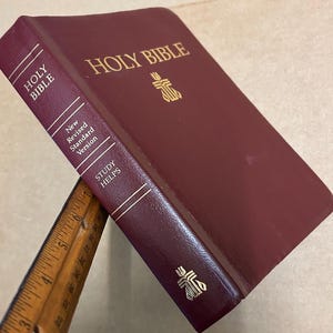 Vintage Holy Bible NRSV 1989 USA Nelson Excellent Clean New Revised Standard Version  Study Helps Concordance soft grained burgundy HTF nice