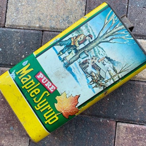 Alter Ahornsirup große Dose 1 Gallon Farm Vintage USA Blatt Pferde Blockhaus Landhausszene reine bunte schöne Patina Bauernhaus
