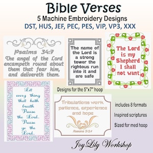 Pode incluir: Imagem mostrando cinco designs de bordado à máquina com versículos bíblicos. Os designs incluem escrituras emolduradas, com o texto "Bible Verses" no topo. A imagem também lista formatos de arquivos de bordado e o nome da loja.