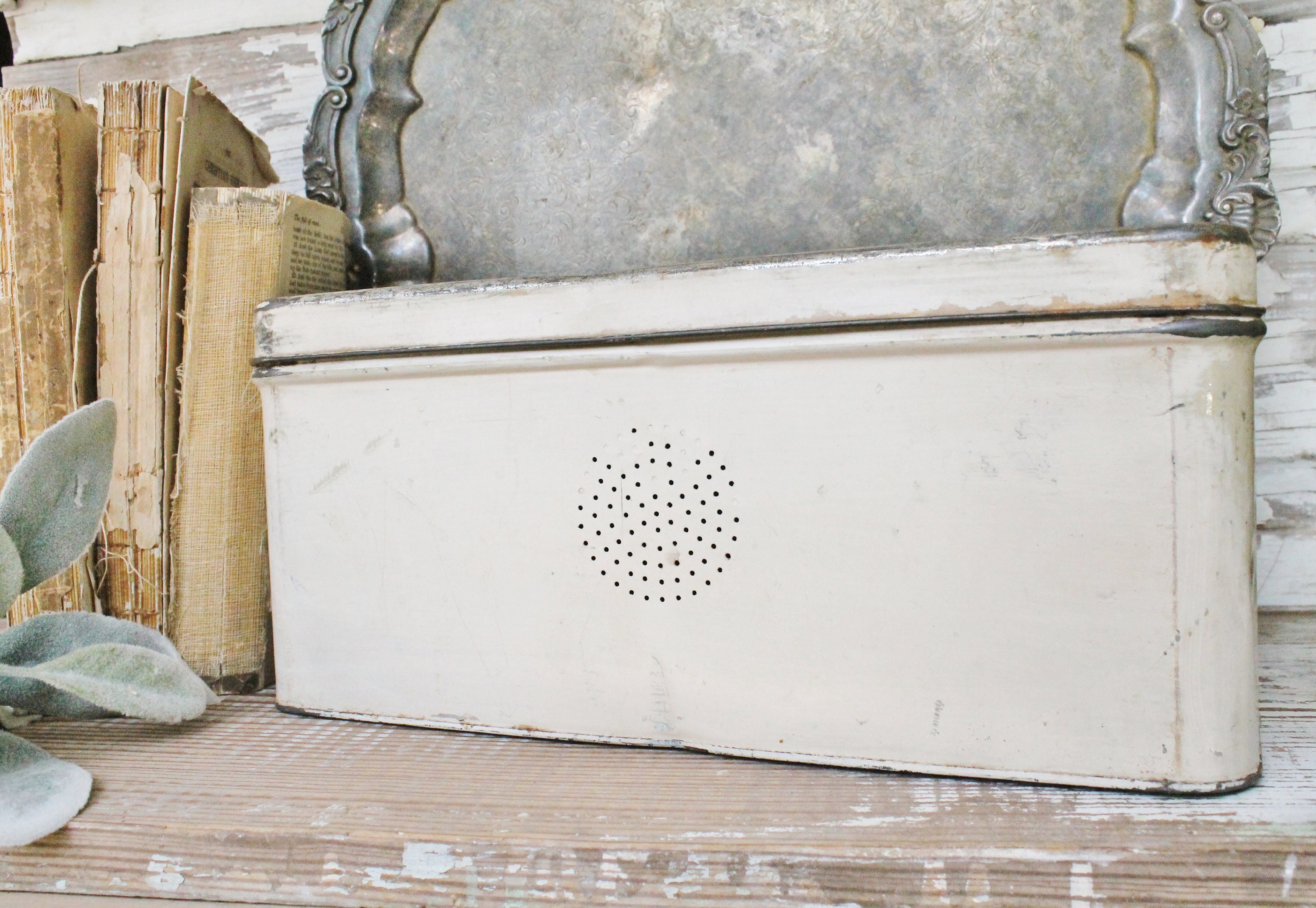 Vintage Bread Box CHIPPY WHITE Metal Tin Farmhouse Decor Country Chippy Paint Fixer Upper Decor