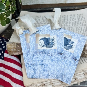 EAGLE PATRIOTIC STAMP Etiquettes pour cadeaux vintage damassé bleu Americana Farmhouse Decor Card, lot de 8 Etats-Unis 4 juillet