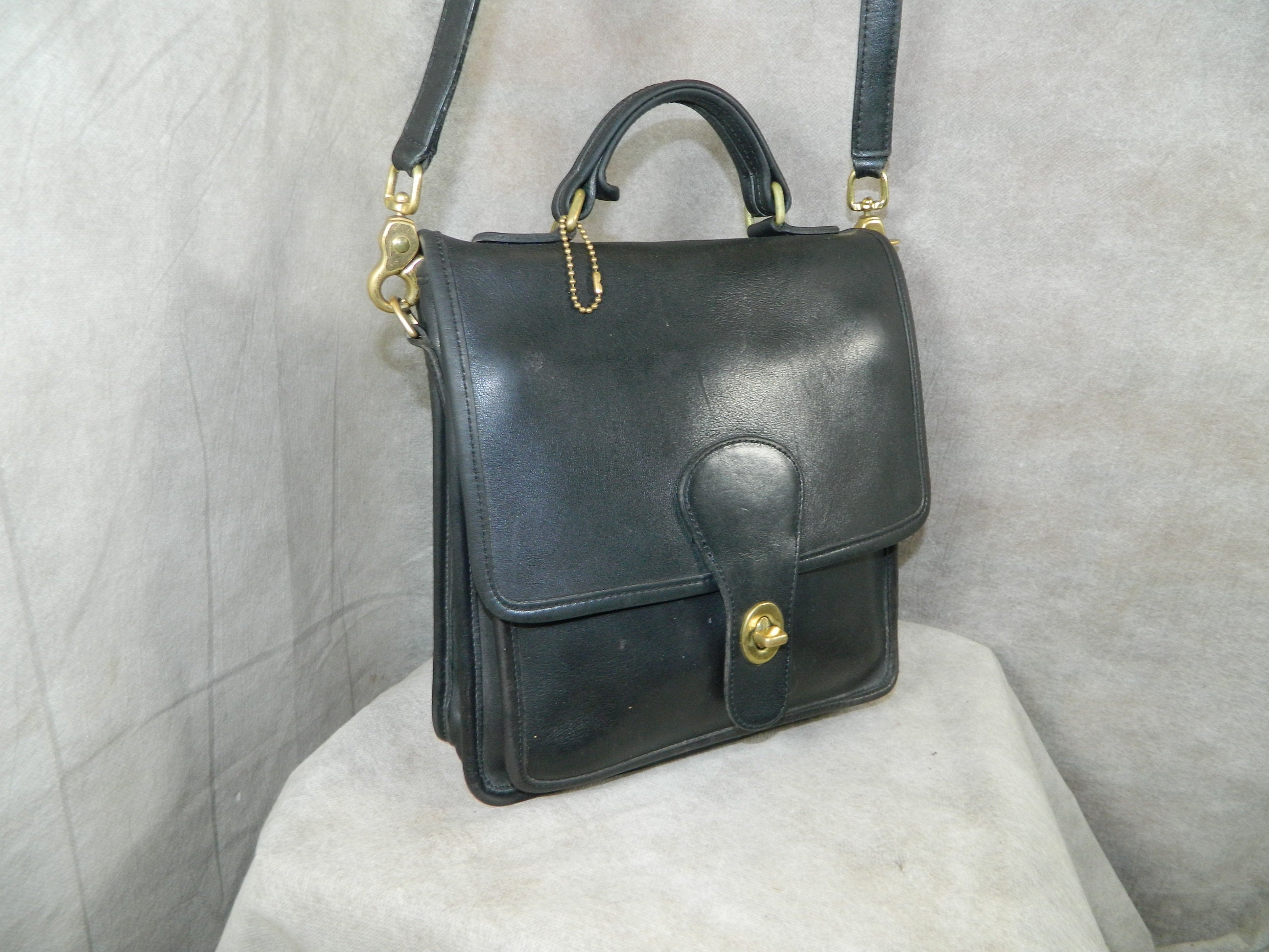 vintage Coach ivory leather Casey crossbody bag 80s – hong kong vintage