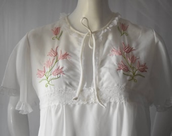 1960s Vintage Embroidered Floral Lace Nightgown