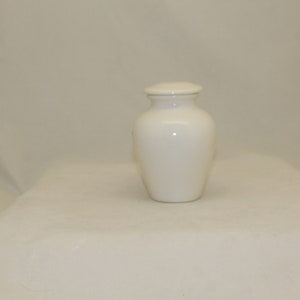 Plain    Ceramic Jar with Lid, Cremation Urn, Keepsake Urn, Baby Urn, Infant Urn. Handmade small Pet Urn
