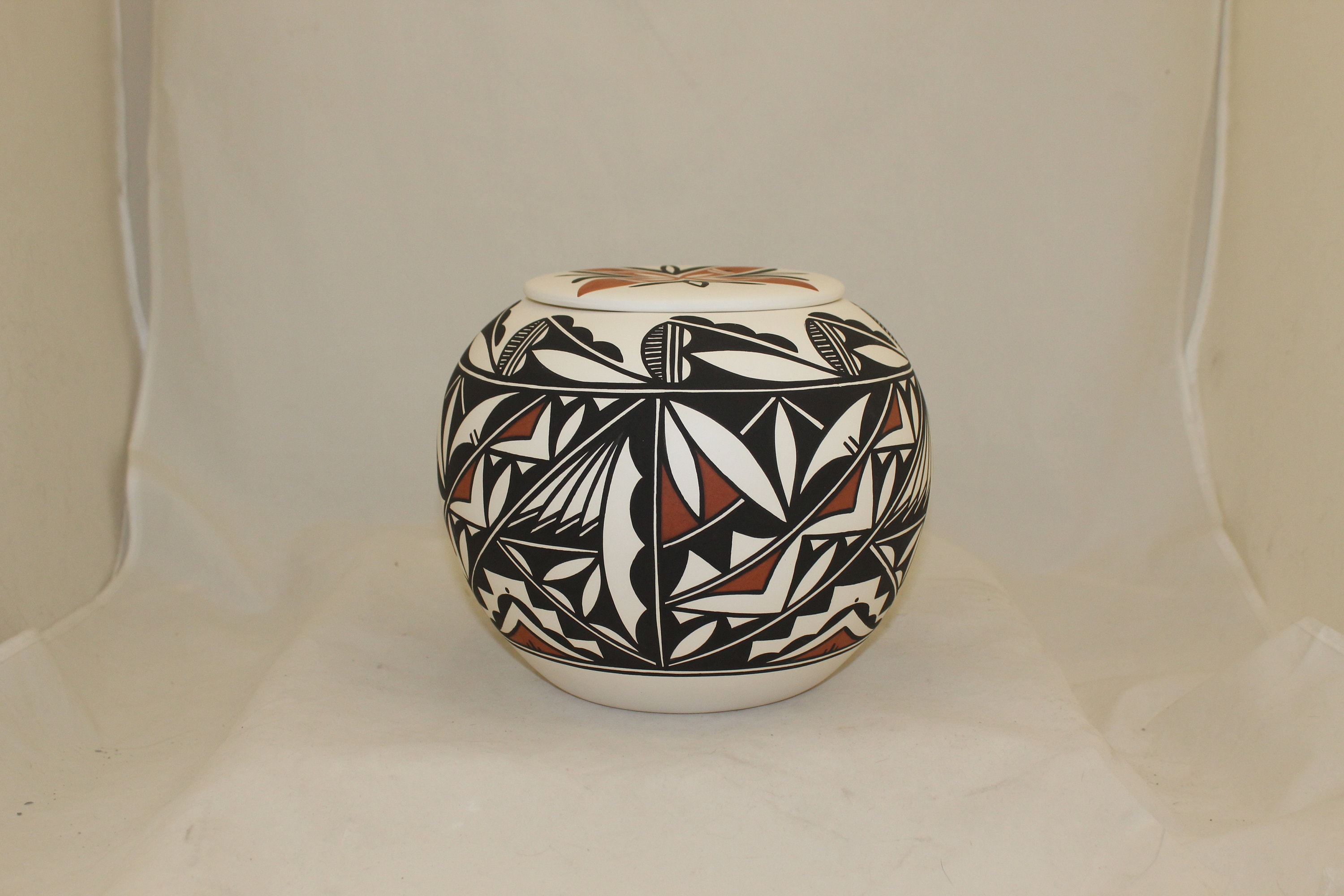 Native American Jar - Etsy Canada