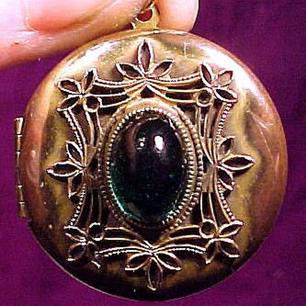 Edwardian Gilt Photo Locket with Green Glass Cabochon Stone 1910-1920