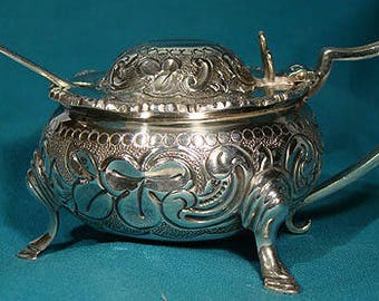 ELLIS BARKER SALT AND PEPPER SILVER PLATE HOLLOWWARE
