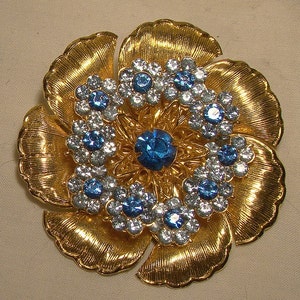 Gold Plated Flower Brooch with Blue Rhinestones 1950s 1960