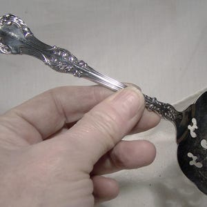 Rogers International Crest Silver Plated Tomato Server 1906