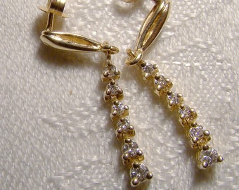 14K Diamonds Dangle Row Earrings with 6 Graduated Diamonds 1970s Pierced