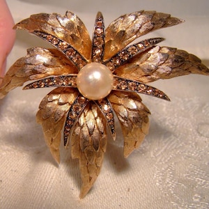 Boucher Le Couturier Gold Plated Flower Brooch with Pearl + Rhinestones 1960s
