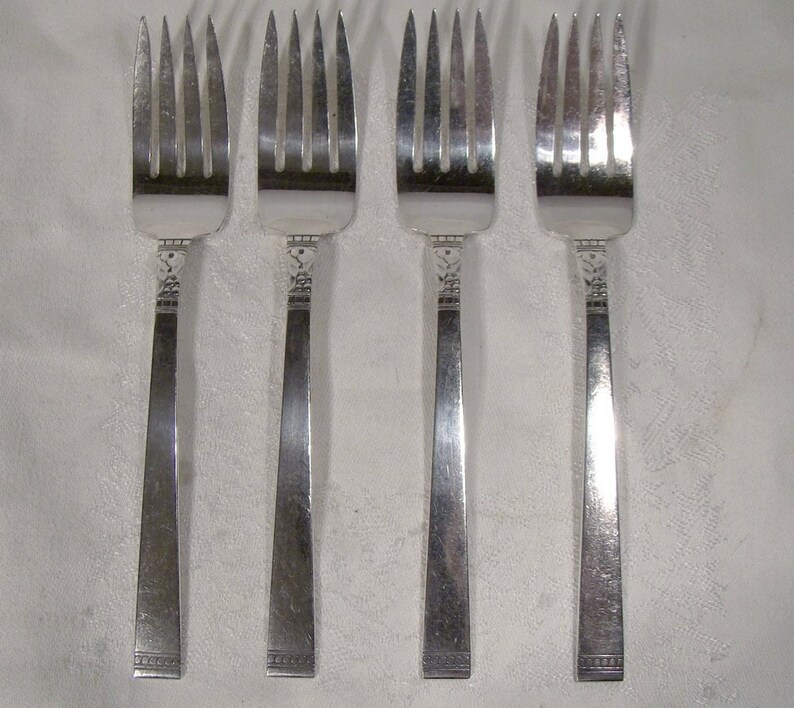 4 Oneida Community Coronation Pattern Silverplate Flatware 6-3/8" Salad Forks 4 Oneida Community Coronation Pattern Silverplate Flatware 6-3/8" Salad Forks
