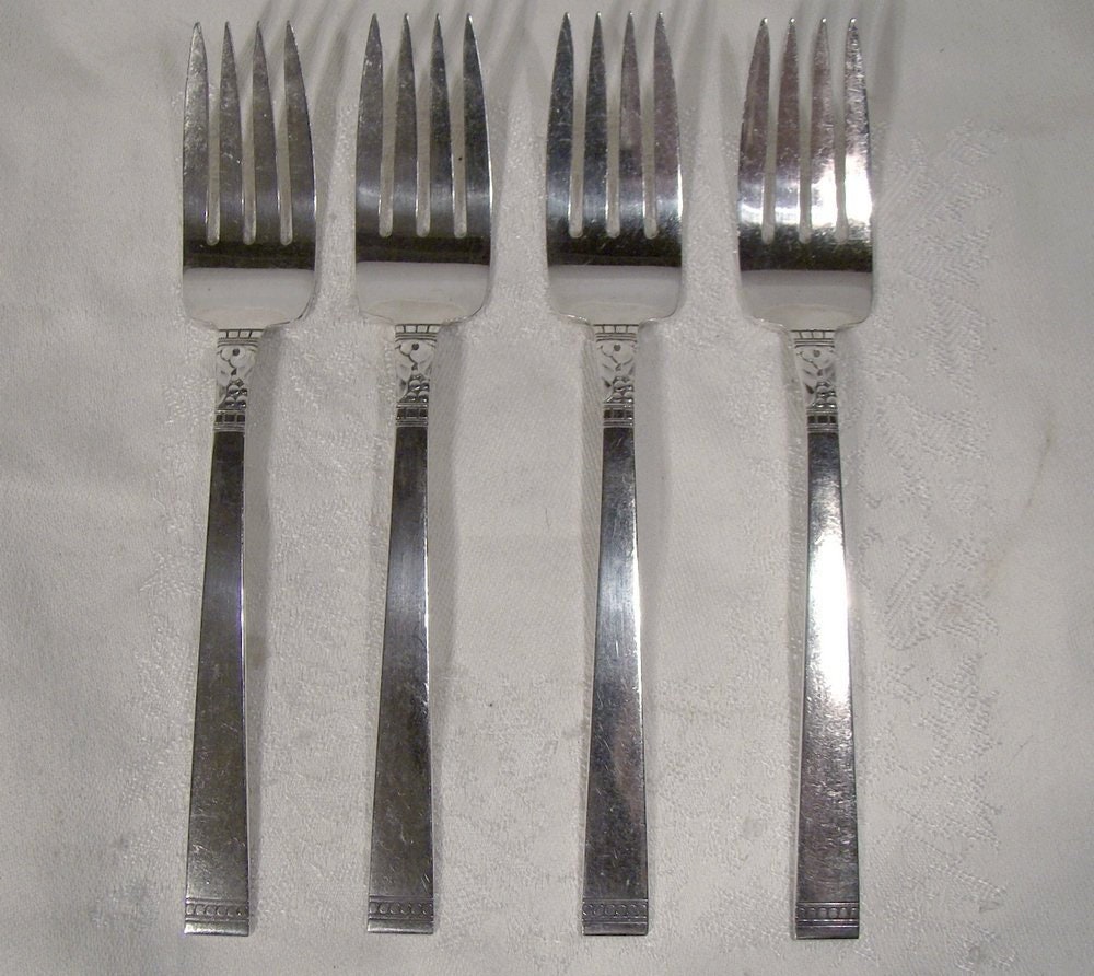 4 Oneida Community Coronation Pattern Silverplate Flatware 6-3/8" Salad Forks 4 Oneida Community Coronation Pattern Silverplate Flatware 6-3/8" Salad Forks
