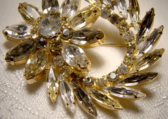 Grey Yellow and White Rhinestones Daisy Flower Br… - image 3