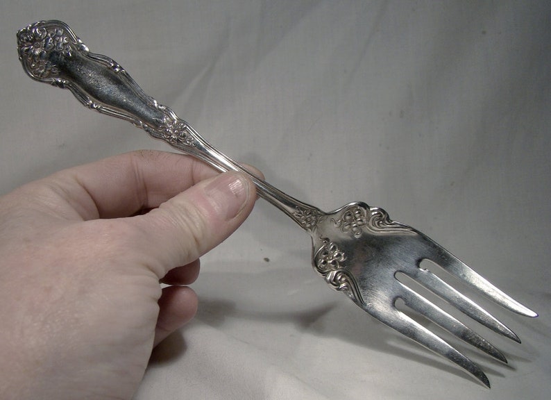 Rogers Arbutus Silver Plated 8-12 Medium Solid Cold Meat Fork 1908
