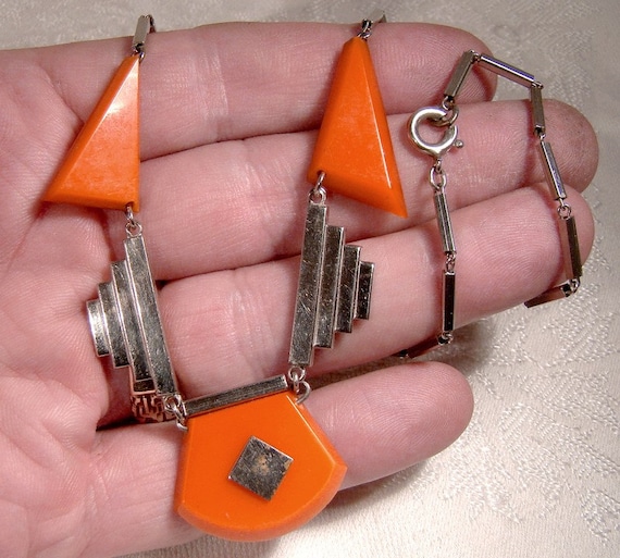 Art deco bakelite best sale necklace