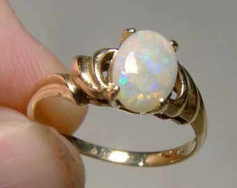 10K Yellow Gold Opal Ring 1960s-1970s - Size 3-3/4