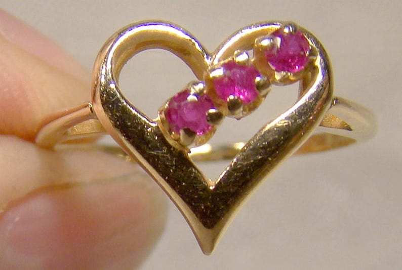 14K Rubies Heart Ring 1970s 14 K 3 Ruby Row Size 7