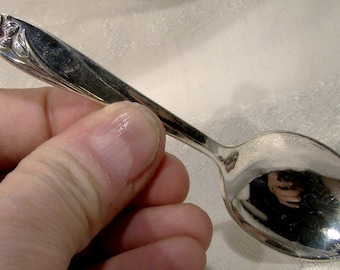 Rogers Daffodil 4-1/4" Silver Plated Straight Handle Baby Spoon 1950