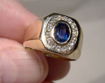 14K Man's Blue Sapphire and 16 Diamonds Ring Yellow Gold