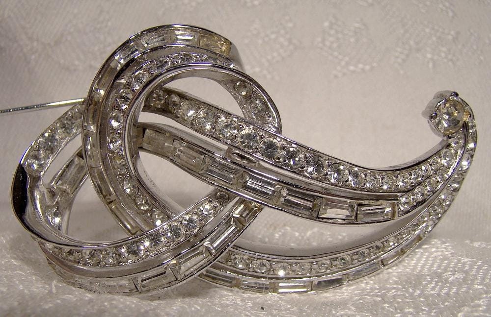 1950s’　ribbon motif rhinestone　brooch Attractive White Rhinestones Ribbon Style Brooch 1950s