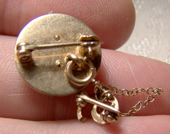 Avon 10K Yellow Gold Highest Honor Brooch With 9 Year