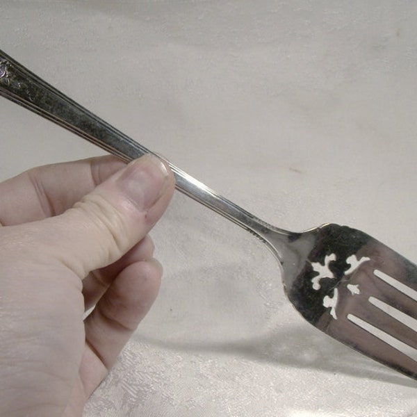 Oneida Tudor Fortune Medium Cold Meat Serving Fork 1939