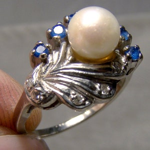 10K Pearl 6 Sapphires and 5 Diamonds Ring 1960s White Gold Size 5-3/4