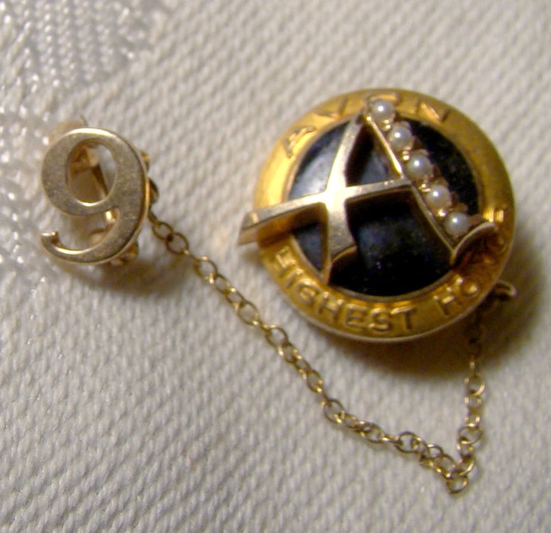 【BALFOUR＊10K】 ヴィンテージ AVON 最高栄誉賞バッジ Avon 10K Yellow Gold Highest Honor Brooch With 9 Year