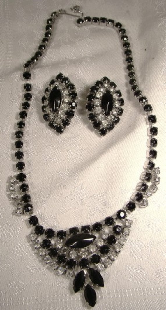 Black and White Rhinestones Necklace & Earrings Se
