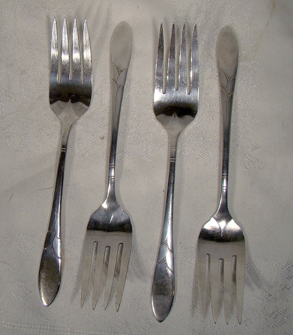4 ONEIDA COMMUNITY SILVER PLATE LADY HAMILTON SALAD FORKS X FOUR