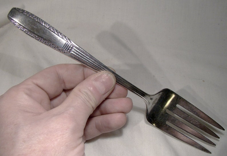 Wallace Sharon Silver Plated 8-18 Medium Solid Cold Meat Serving Fork 1926